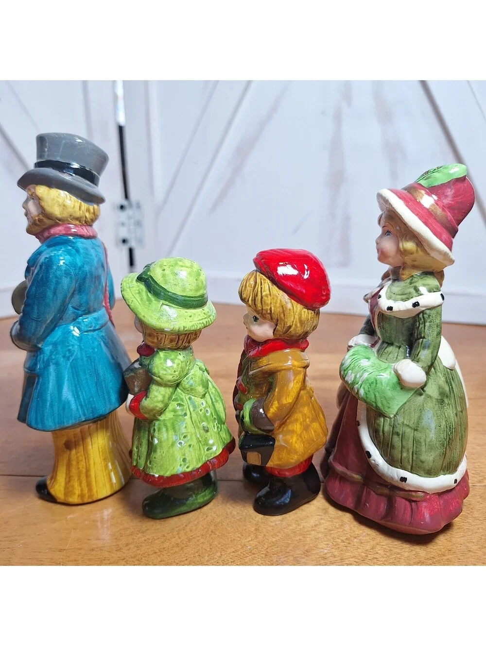 Set of 4 Christmas Caroler Family Figurines Hand Painted Ceramic VTG